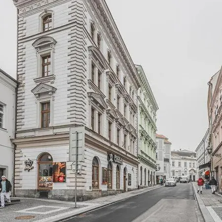 Plne Vybaveny U Velkeho Namesti 3, Wi-fi, Netflix, Vana Hradec Kralove