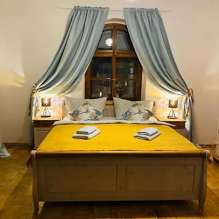 Plne Vybaveny U Velkeho Namesti 3, Wi-fi, Netflix, Vana Hradec Kralove