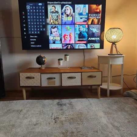 Apartment Plne Vybaveny U Velkeho Namesti 3, Wi-fi, Netflix, Vana