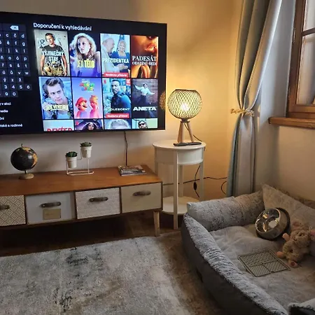 Plne Vybaveny U Velkeho Namesti 3, Wi-fi, Netflix, Vana Hradec Kralove